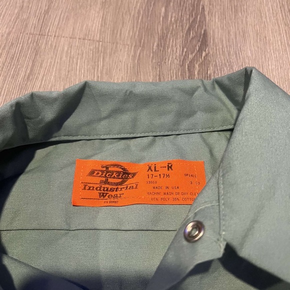 Dickies industrial wear button up - Picture 3 of 3